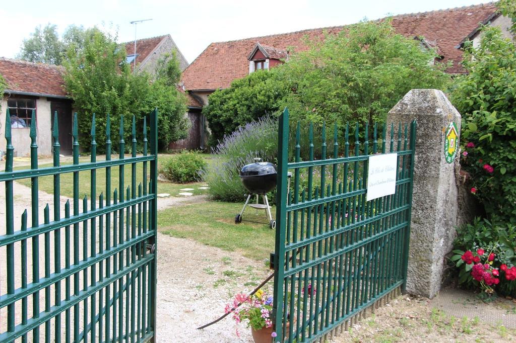 Le Clos De Chatres Oisly Exterior photo